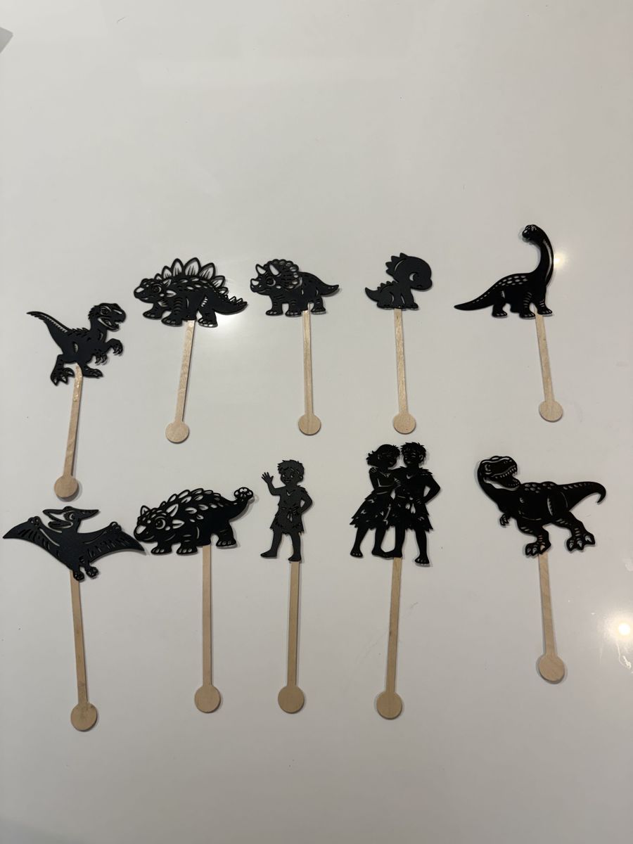 Foto real del libro Siluetopía y sus marionetas